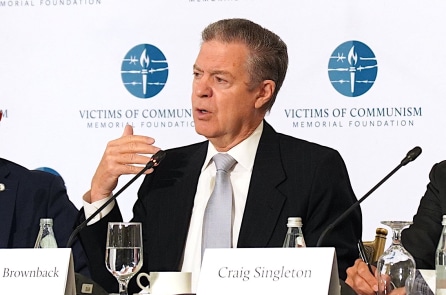 Cựu Đại sứ Mỹ: Pháp Luân Công bị ĐCSTQ đàn áp nghiêm trọng nhất