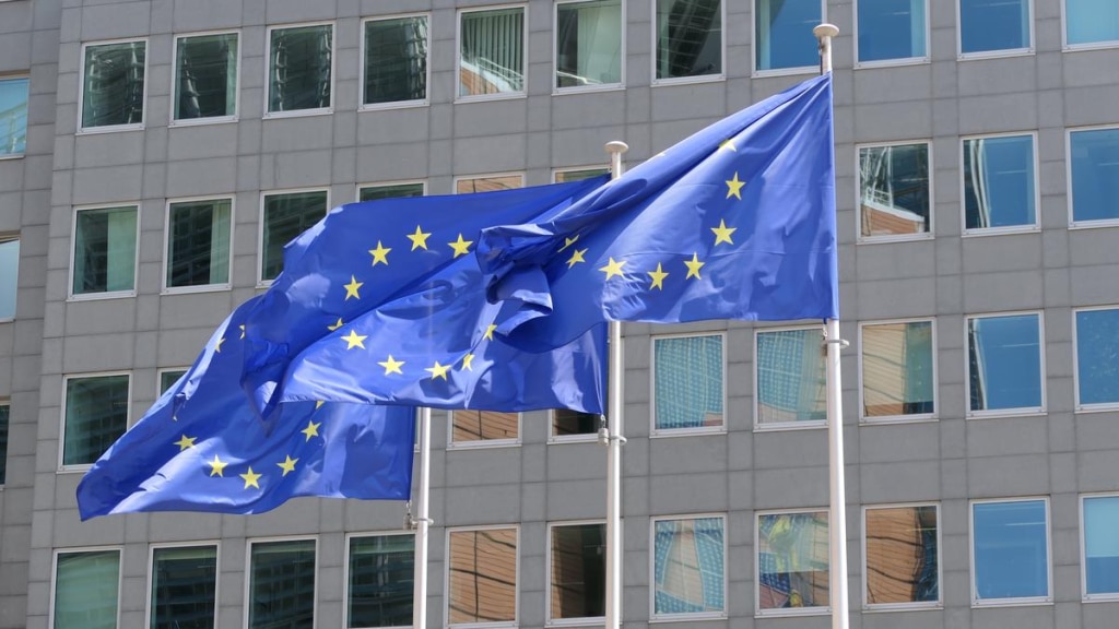 co lien minh chau au EU r shutterstock 2471954741
