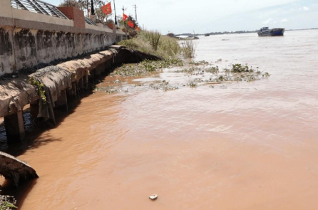 Đồng Tháp đề nghị Trung ương hỗ trợ 830 tỷ đồng xử lý sạt lở