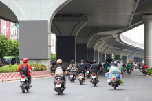 Hà Nội thí điểm lắp hơn 200 màn hình LED dưới gầm cầu cạn Vành đai 2