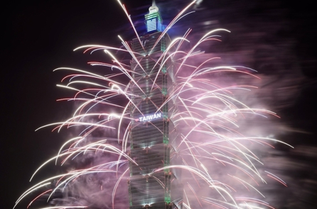 Đài Loan mừng Quốc khánh, lần đầu tiên trình diễn pháo hoa kết hợp máy bay không người lái