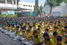 4.500 giáo viên và học sinh từ 16 trường học ở Ấn Độ học cách tập Pháp Luân Công