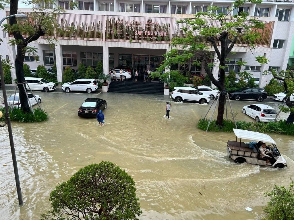 mua lon keo dai o mien trung lu tren cac song giam cham