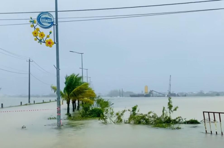 Mưa lớn kéo dài, TP. Huế cho hơn 200 trường nghỉ học tránh bão