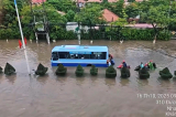 Mưa lớn sáng 16/10 gây ngập lụt nhiều tuyến đường ở Nha Trang