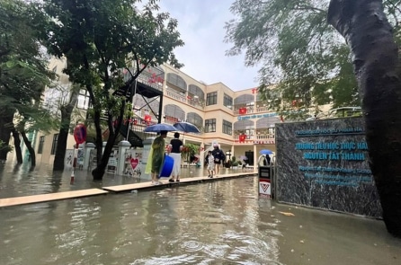 Phụ huynh bức xúc vì thông báo nghỉ học chậm, Sở GD&ĐT Hà Nội lên tiếng