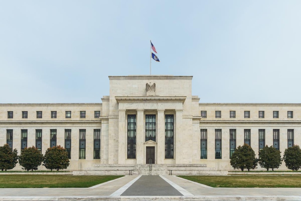 r shutterstock 1057840130