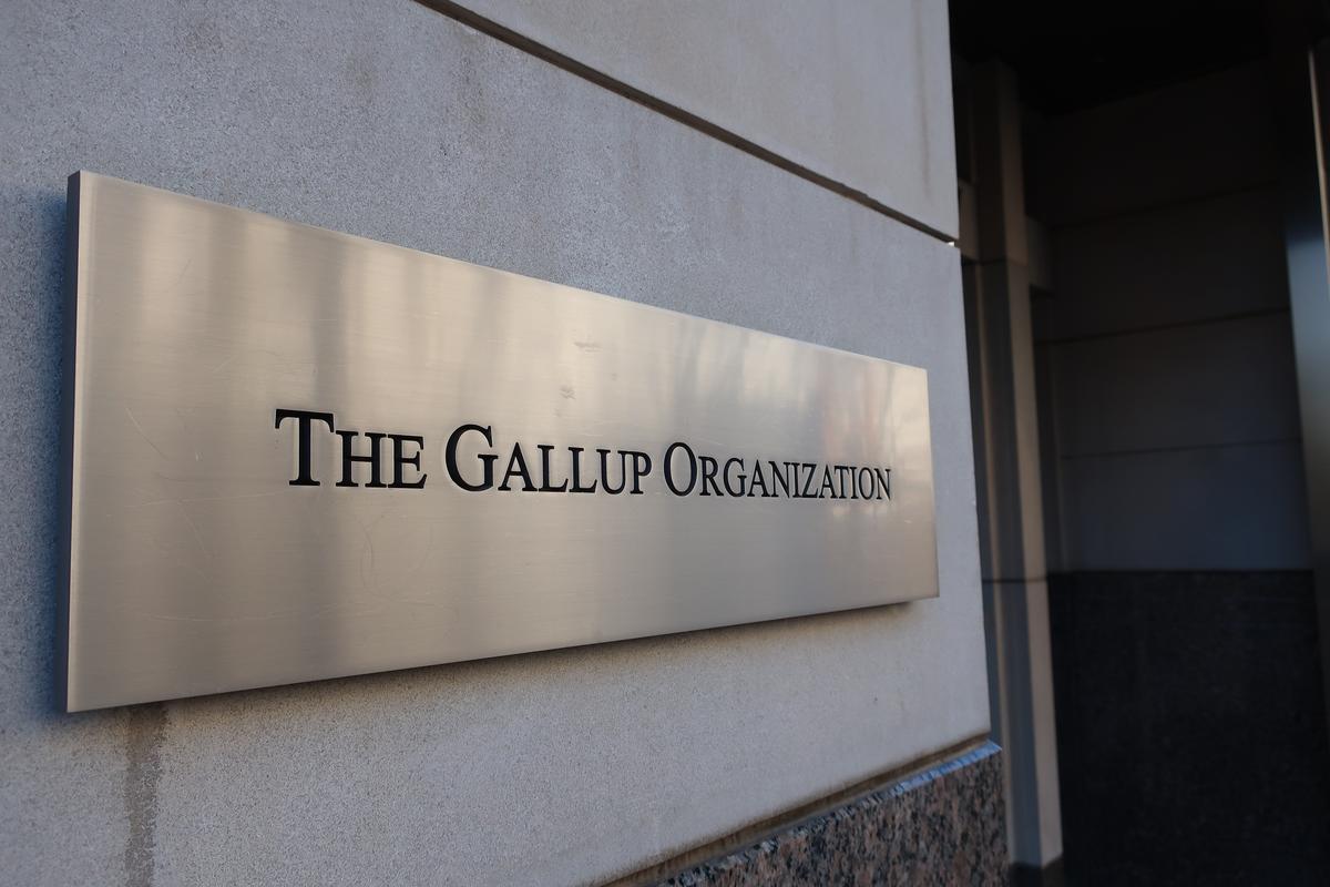 r shutterstock 2119105844