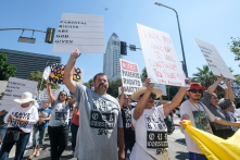 Mỹ: Số lượng thanh niên tự nhận là người chuyển giới giảm gần một nửa chỉ trong 2 năm