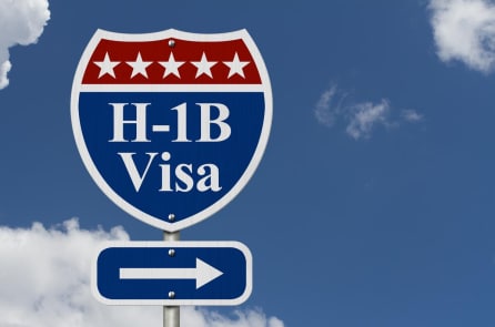 Mỹ miễn lệ phí 100.000 USD thị thực H-1B cho sinh viên quốc tế chuyển đổi tình trạng