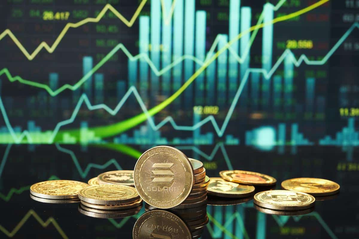 r shutterstock 2610571357