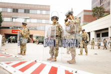 Tranh cãi nổ ra tại 5 tiểu bang Mỹ: Triển khai Vệ binh Quốc gia có hợp pháp?