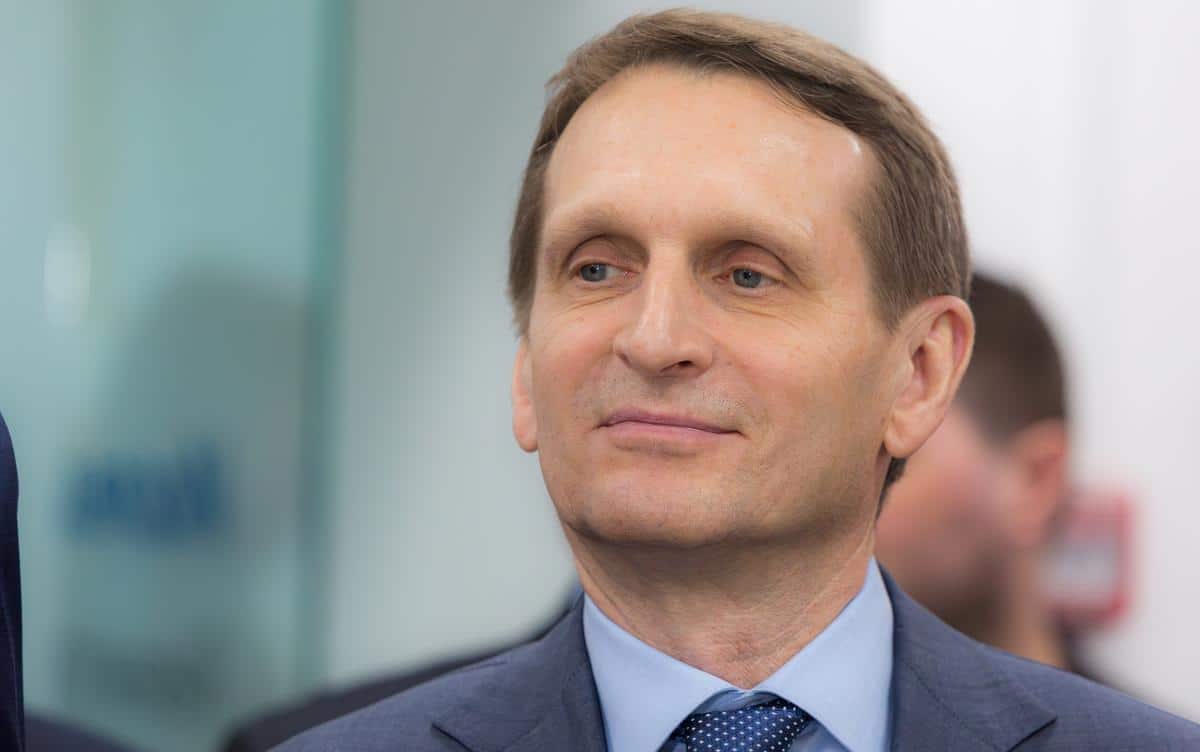 r shutterstock 2648400405