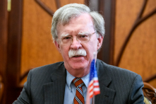 Ông John Bolton đầu thú, không nhận tội chia sẻ thông tin mật