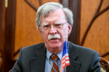 Ông John Bolton đầu thú, không nhận tội chia sẻ thông tin mật
