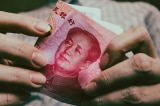 Sống sót dưới khoản nợ khổng lồ: Câu chuyện có thật về những con nợ của TQ