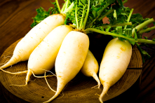 Nghiên cứu: Rau tươi hấp thụ hạt nhựa nano và bạn ăn chúng