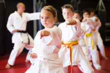 Nghiên cứu: Dạy trẻ tập võ là cách tốt nhất để giảm tính bạo lực