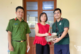 Trả lại túi xách chứa hơn 60 triệu đồng, 6 chỉ vàng nhặt được trong lũ