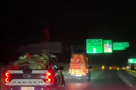 Miễn phí đường bộ cho xe cứu trợ vùng lũ lụt