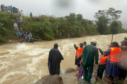 Miền Trung bước vào đợt mưa rất lớn, vũ lượng tới 700-1.000mm tại Huế