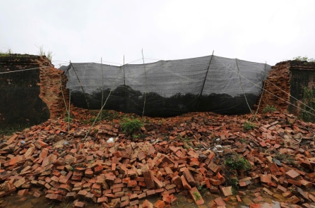 Sập tường Hoàng Thành Huế