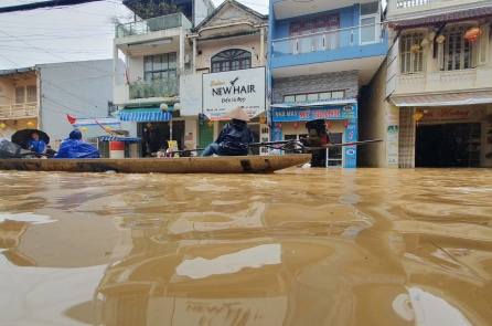 Huế bước vào trận lụt lần 3, lũ sông Hương dự báo vượt báo động 3