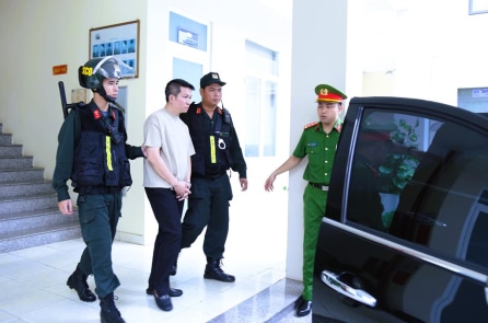 Chồng Đoàn Di Băng bị bắt vì sản xuất hàng giả