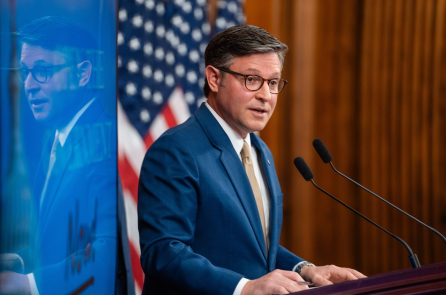 Dự luật chi tiêu được chuyển tới Hạ viện, Chính phủ Mỹ có thể mở cửa lại trong tuần này