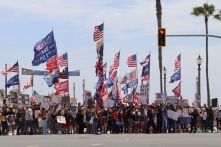 Dòng tiền 2 tỷ USD đổ vào các nhóm cánh tả Hoa Kỳ từ nước ngoài