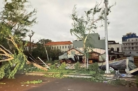 Bão số 13 gây thiệt hại 5 người chết và hơn 2.500 nhà hư hỏng