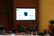 Bộ Công an giới thiệu vòng đeo tay giám sát điện tử cho người cai nghiện ma túy