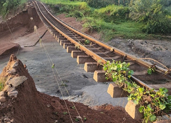 duong sat bac nam ach tac do bao kalmaegi hanh khach trung chuyen bang o to