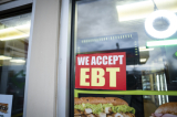 Tòa án Tối cao Mỹ tạm hoãn phát toàn bộ phiếu thực phẩm SNAP