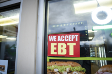 Tòa án Tối cao Mỹ tạm hoãn phát toàn bộ phiếu thực phẩm SNAP