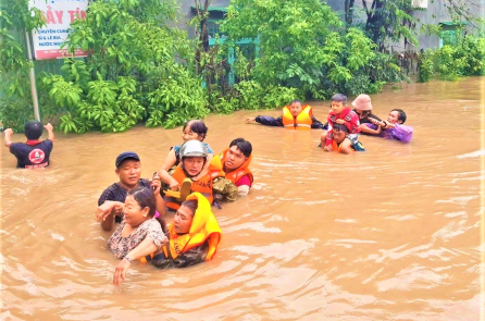 Miền Trung mưa lớn kéo dài đến 22/11, nhiều nơi vượt 450mm