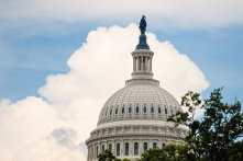 ​​Nghị sĩ Mỹ đề xuất dự luật ngăn nới lỏng kiểm soát xuất khẩu chip AI sang TQ