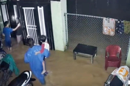 Hàng xóm đập cửa giữa đêm, cứu cả gia đình thoát lũ quét ở Đà Nẵng