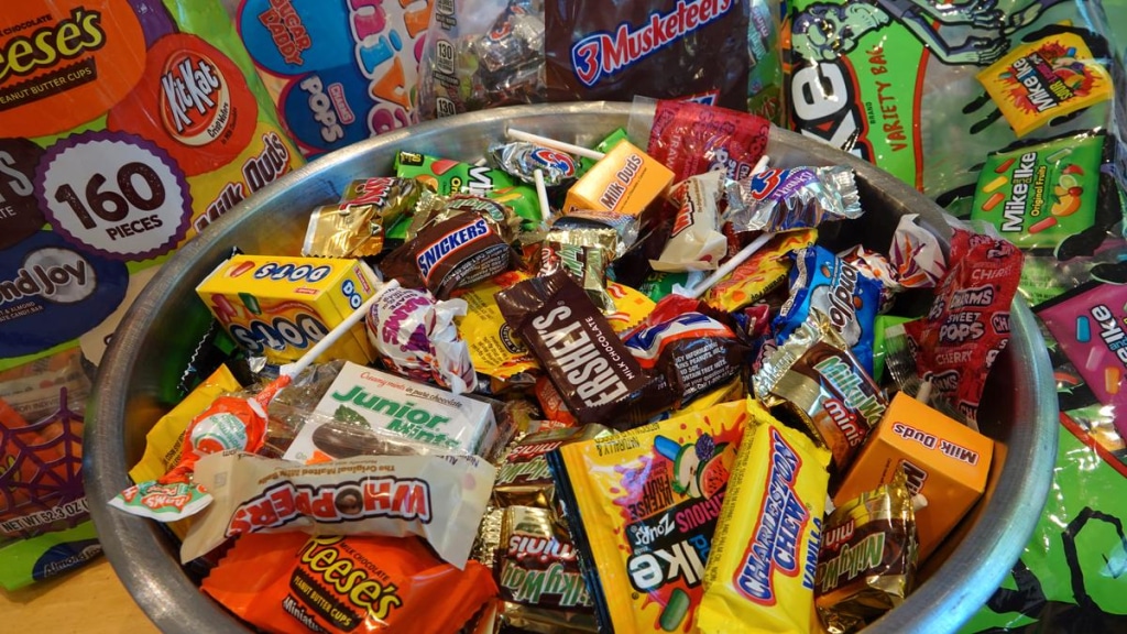 r shutterstock 1546690268