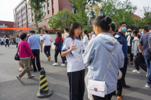 TQ: Trường học lén phụ huynh lấy máu học sinh