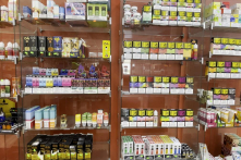 Các nghị sĩ Mỹ đề xuất “Dự luật Chấm dứt thuốc lá điện tử bất hợp pháp từ Trung Quốc”