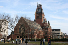 Ông Trump: Chính phủ liên bang đang yêu cầu Harvard bồi thường 1 tỷ USD