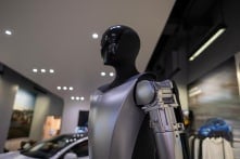 Báo cáo: Một nửa vị trí việc làm ở Mỹ đã có thể bị robot AI thay thế