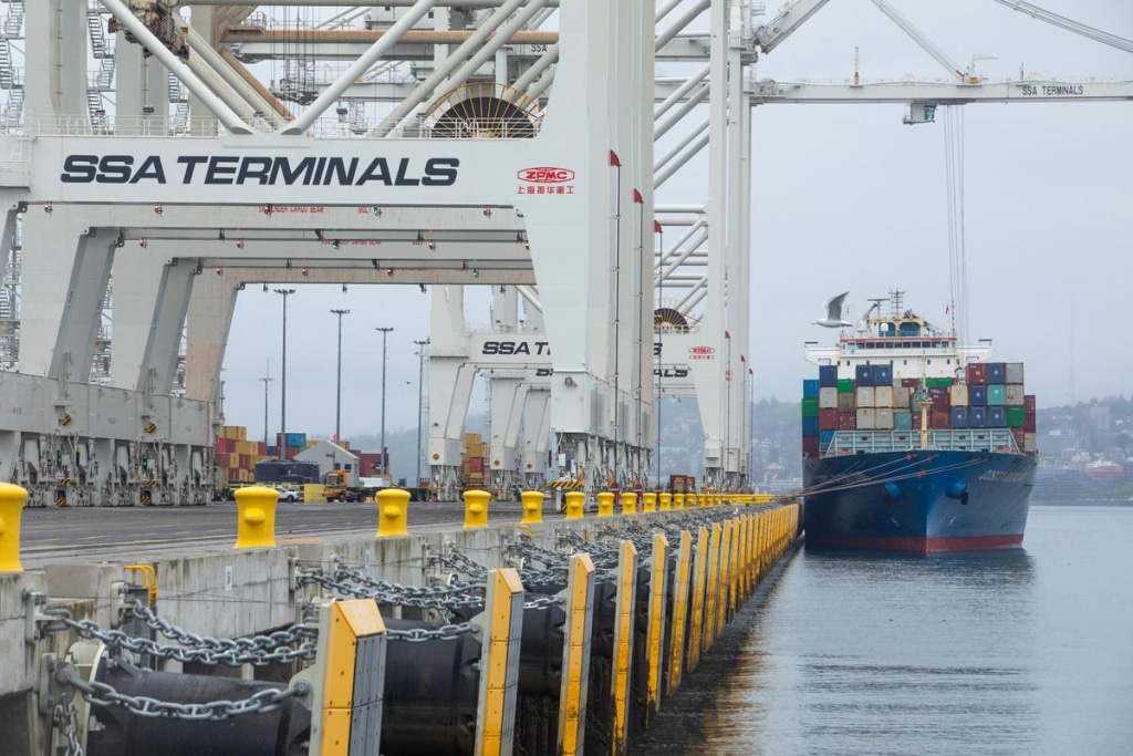 r shutterstock 2627222197