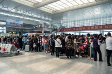 Người phụ nữ kẹt 18 giờ ở Thượng Hải, gây ra làn sóng biểu tình mạnh mẽ ở Ấn Độ