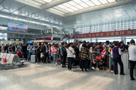 Người phụ nữ kẹt 18 giờ ở Thượng Hải, gây ra làn sóng biểu tình mạnh mẽ ở Ấn Độ