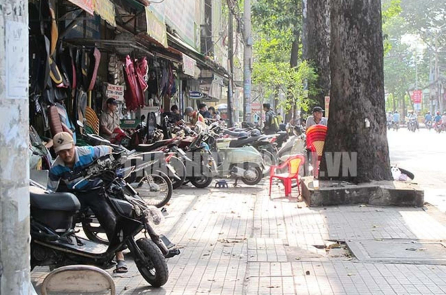 TP.HCM bãi bỏ quyết định 32 về thu phí sử dụng tạm vỉa hè