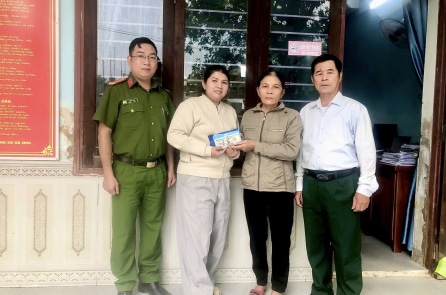 Gần 2.000 USD trong túi đồ tặng người dân vùng lũ được hoàn trả