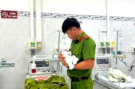 Cứu sống bé gái sơ sinh bị vùi lấp trong lô cao su