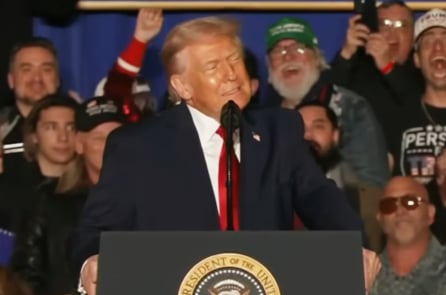 Ông Trump ca ngợi giá thấp hơn, lương cao hơn trong chuyến công du toàn quốc